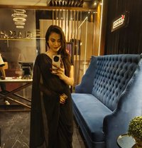 Kiara Srivastava - puta in Mumbai Photo 9 of 10