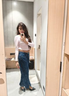 Kiara Srivastava - puta in Mumbai Photo 11 of 26