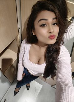 Kiara Srivastava - puta in Mumbai Photo 12 of 26