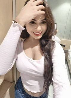 Kiara Srivastava - puta in Mumbai Photo 13 of 26