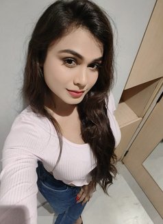 Kiara Srivastava - puta in Mumbai Photo 15 of 26