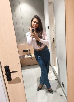 Kiara Srivastava - puta in Mumbai Photo 18 of 26