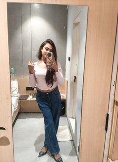 Kiara Srivastava - puta in Mumbai Photo 19 of 26