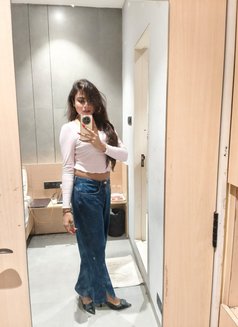 Kiara Srivastava - puta in Mumbai Photo 20 of 26