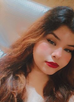 Kiara - escort in New Delhi Photo 4 of 7