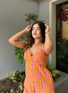 Kiaraan - puta in Bareilly Photo 3 of 5