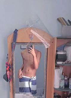 Kidd Newbie - Acompañantes masculino in Manila Photo 5 of 7