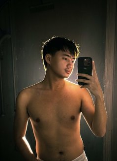 Kienzo - Male escort in Manila Photo 2 of 5
