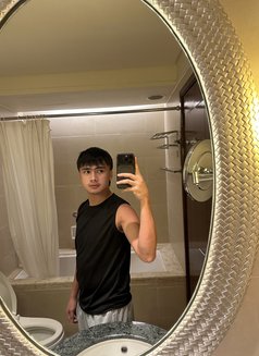 Kienzo - Male escort in Manila Photo 4 of 5