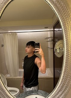 Kienzo - Male escort in Manila Photo 5 of 5