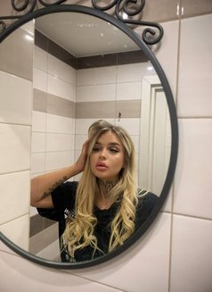 Kiera - escort in Dubai Photo 4 of 9