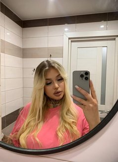 Kiera - escort in Dubai Photo 5 of 9