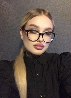 Kiera - escort in Dubai Photo 6 of 9