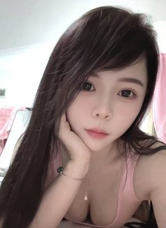 Kiki - escort in Guangzhou Photo 2 of 3