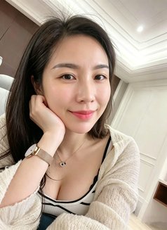 Kiki - escort in Shanghai Photo 4 of 4