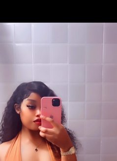 Shanny - escort in Nairobi Photo 1 of 8