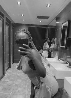 Kiki - escort in Nairobi Photo 4 of 6