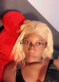 Kiki - escort in Dubai Photo 2 of 3