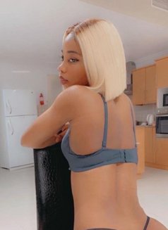 Kiki - masseuse in Al Sohar Photo 1 of 2