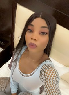 Kiki - masseuse in Al Sohar Photo 2 of 2