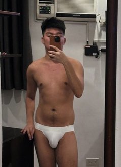 kikurls - Male escort in Singapore Photo 9 of 9