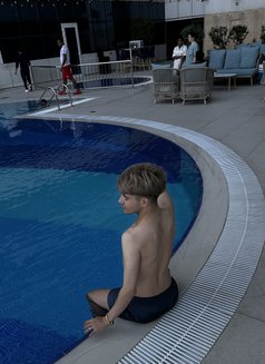 Kim - Acompañantes masculino in Dubai Photo 5 of 7