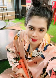 Kim Ashley - Transsexual escort in Manila Photo 3 of 11