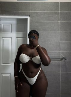 Kim B - puta in Accra Photo 5 of 5