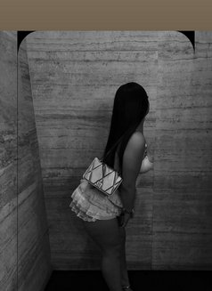 Kim - puta in Accra Photo 1 of 4