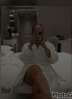 Kim - puta in Accra Photo 4 of 4