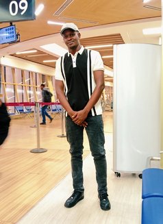 Kim - Male adult performer in Doha Photo 2 of 2