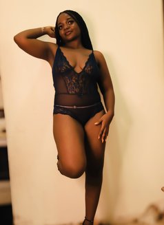 Kim - escort in Beirut Photo 6 of 11