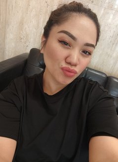 Kim - Masajista in Abu Dhabi Photo 2 of 2