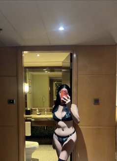 Kim - escort in Bangkok Photo 2 of 14