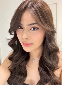 Kim - escort in Manila Photo 1 of 8