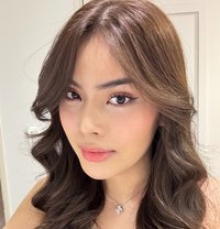 Kim - escort in Manila Photo 1 of 8