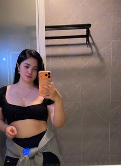 Kim - escort in Manila Photo 1 of 7