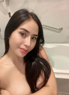 Kim - escort in Manila Photo 6 of 6