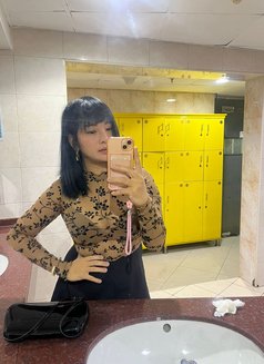 Kim - escort in Sharjah Photo 2 of 4