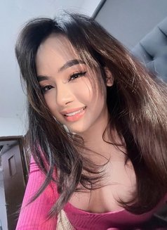 kim - Transsexual escort in Abu Dhabi Photo 30 of 30