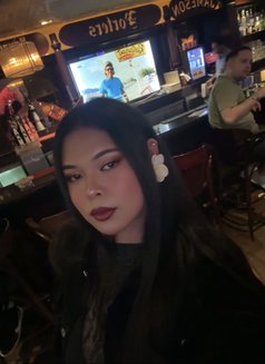 Kim - Transsexual escort in Abu Dhabi Photo 2 of 4