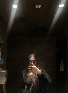 Kim - Transsexual escort in Abu Dhabi Photo 3 of 4