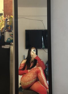 Kim - Transsexual escort in Abu Dhabi Photo 4 of 4