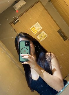 Kim Garcia - Transsexual escort in Manila Photo 3 of 7