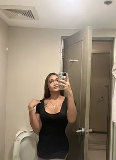 Kim Gomez - escort in Gladstone Queensland Photo 4 of 8
