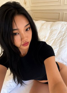 Kim - escort in Tokyo Photo 6 of 7