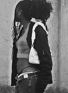 Kim - puta in Nairobi Photo 1 of 3