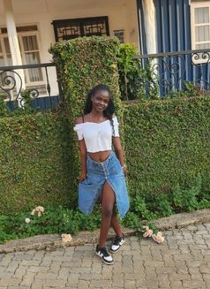 Kim - puta in Nairobi Photo 3 of 3