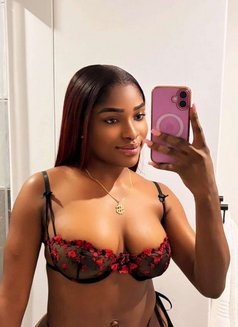 Kim - masseuse in Accra Photo 1 of 2