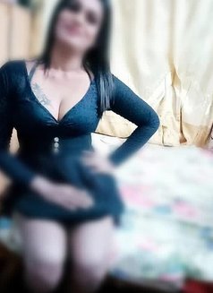 Kim RADIKA available - Transsexual escort in Colombo Photo 9 of 9